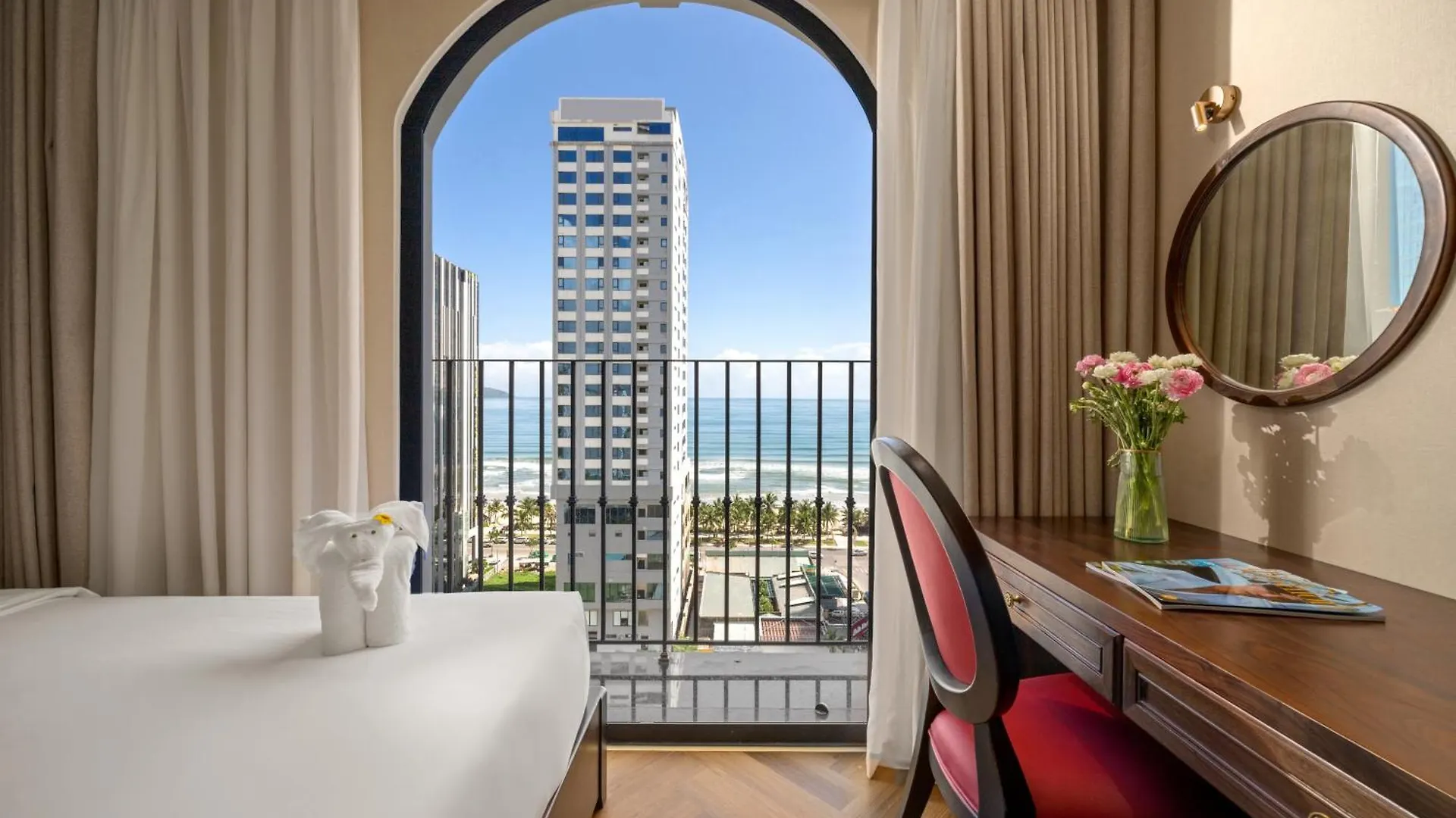 Golden Lotus Luxury Hotel Danang - Complimentary Daily Afternoon Tea