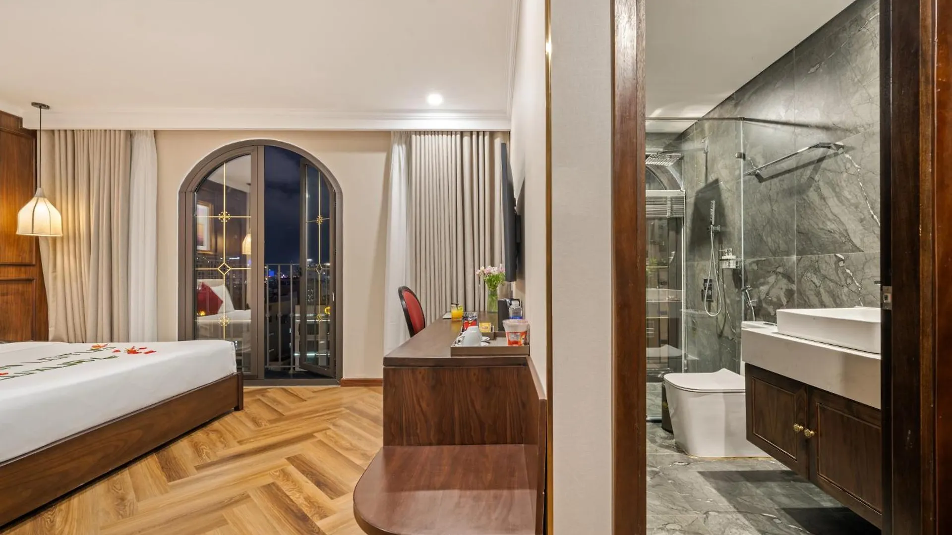 Golden Lotus Luxury Hotel Danang - Complimentary Daily Afternoon Tea 4*, Đà Nẵng Vietnam